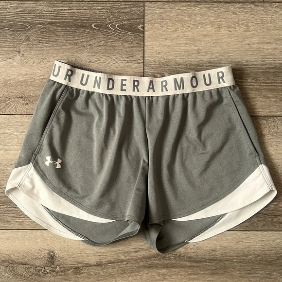 Under armour shorts size Medium - Picture 2 of 4